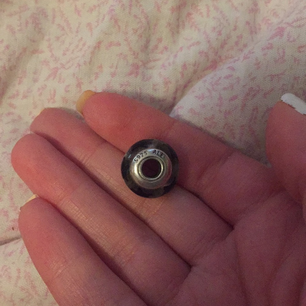 RETIRED Pandora charm - Picture 3 of 3